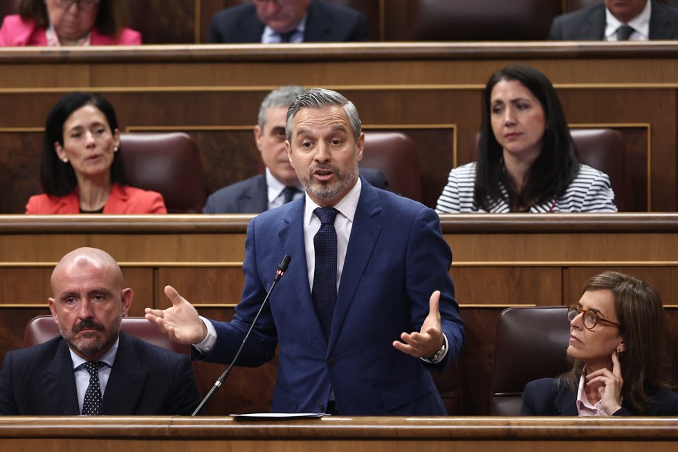 El vicesecretario del PP de Hacienda, Vivienda e Infraestructuras, Juan Bravo, durante una sesión plenaria en el Congreso, a 29 de abril de 2026, en Madrid (España).