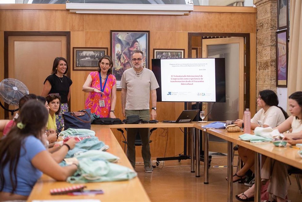 Formación impartida en la Diputación de Cádiz, en una primera fase teórica, previa a la fase de prácticas sobre el terreno del verano de los 15 estudiantes becados para proyectos de cooperación.