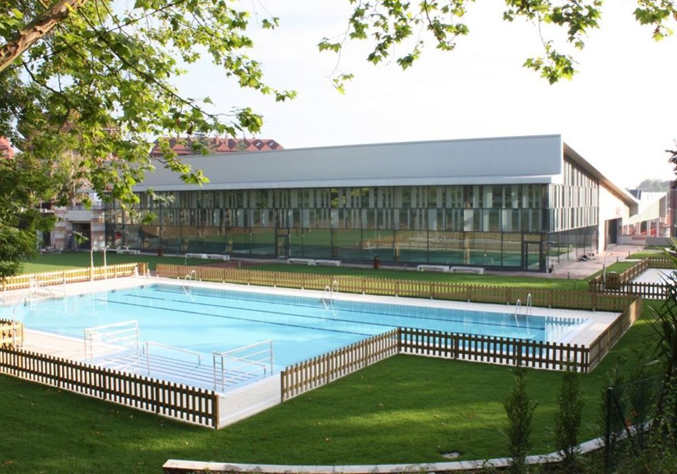 Archivo - Piscinas municipales de San Sebastián