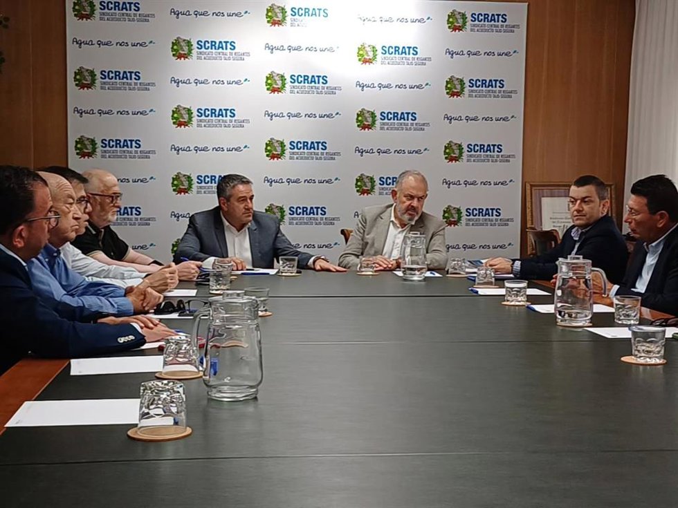 El consejero de Agua, Agricultura, Ganadería y Pesca, Joaquín Buendía, reunido con  la Junta de Gobierno del Sindicato Central de Regantes del Acueducto Tajo‑Segura (Scrats)