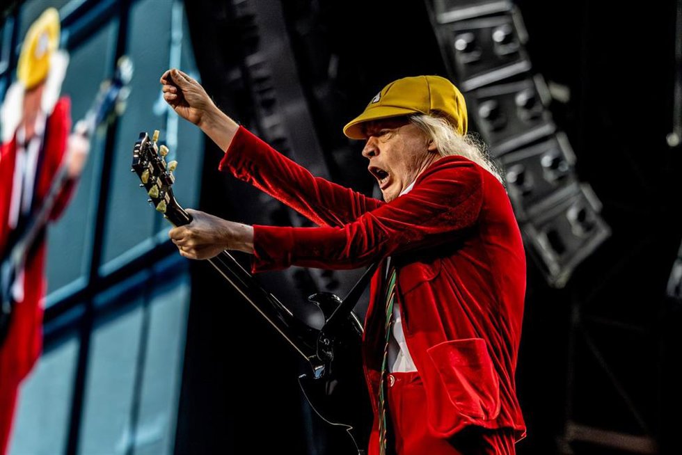 Archivo - El guitarrista de la banda AC/DC, Angus Young, durante el concierto de AC/DC en el Estadio Wanda Metropolitano, a 12 de julio de 2025, en Madrid (España)