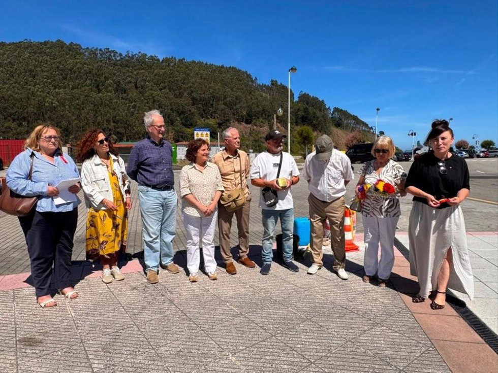Asturias suma un adoquín de la memoria en San Juan de La Arena en recuerdo a Luis García Suárez, víctima del nazismo