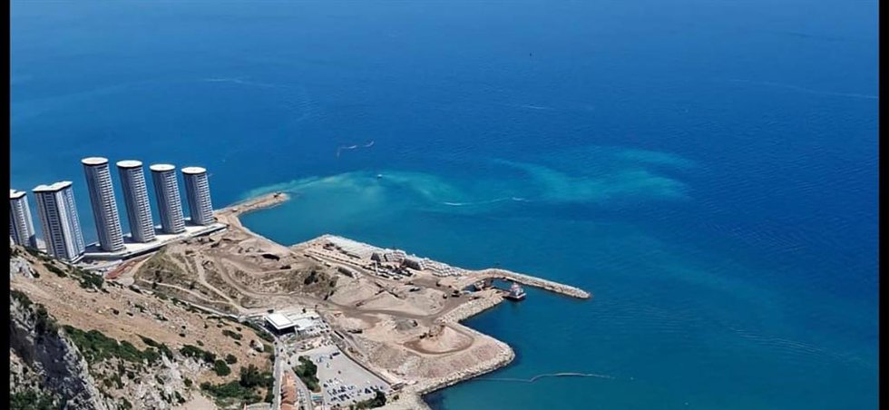 Verdemar denuncia rellenos con escombros de obra en la cara este de la costa del Peñón.