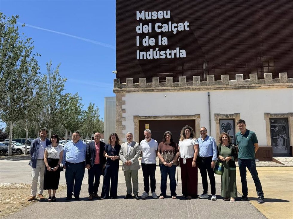 La secretaria de Estado de Turismo, Rosario Sánchez, durante su visita a los proyectos financiados con fondos Next Generation en Inca.