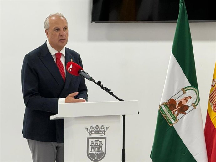 El alcalde de San Roque, Juan Carlos Ruiz Boix, haciendo balance de su gestión.