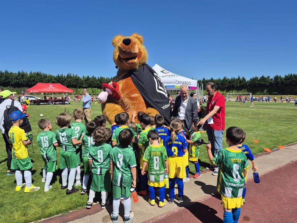 Cerca de 600 niños participan en la fiesta de fin de temporada del evento deportivo 'Chupetines'