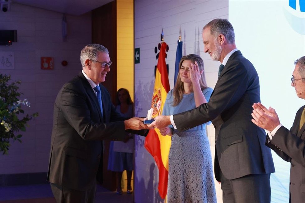 El presidente de la CHS, Mario Urrea, ha recogido la distinción concedida al organismo de cuenca durante el acto conmemorativo del Centenario de la creación de las Confederaciones Hidrográficas