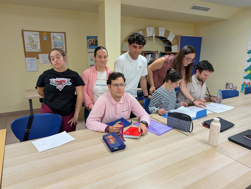 Estudiantes de Loyola y miembros de Down Córdoba.
