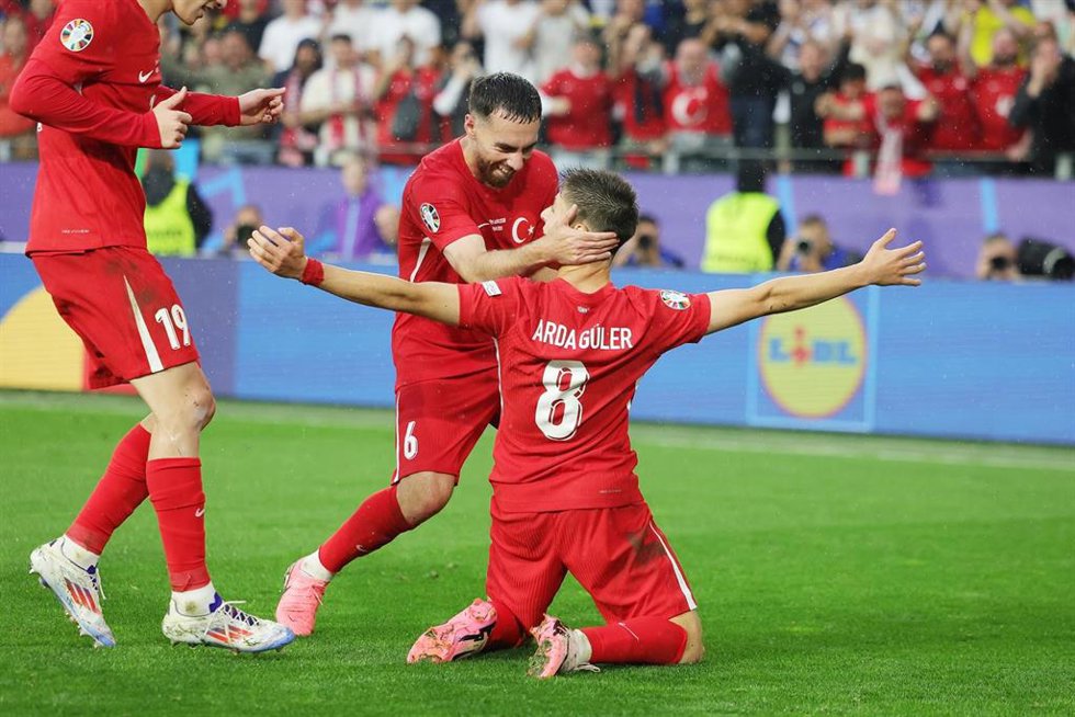 Archivo - Jugadores de Turquía celebran un gol