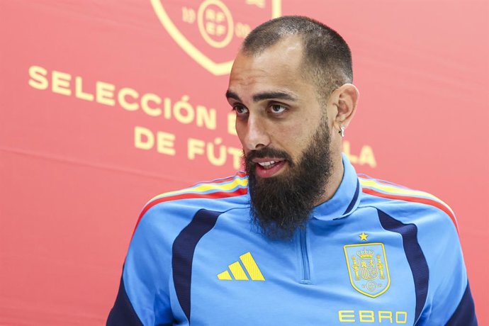 Borja Iglesias participa da coletiva de imprensa da Seleção Espanhola de Futebol antes da Copa do Mundo da FIFA 2026, na Ciudad del Fútbol, em 3 de junho de 2026, em Las Rozas, Madri, Espanha.