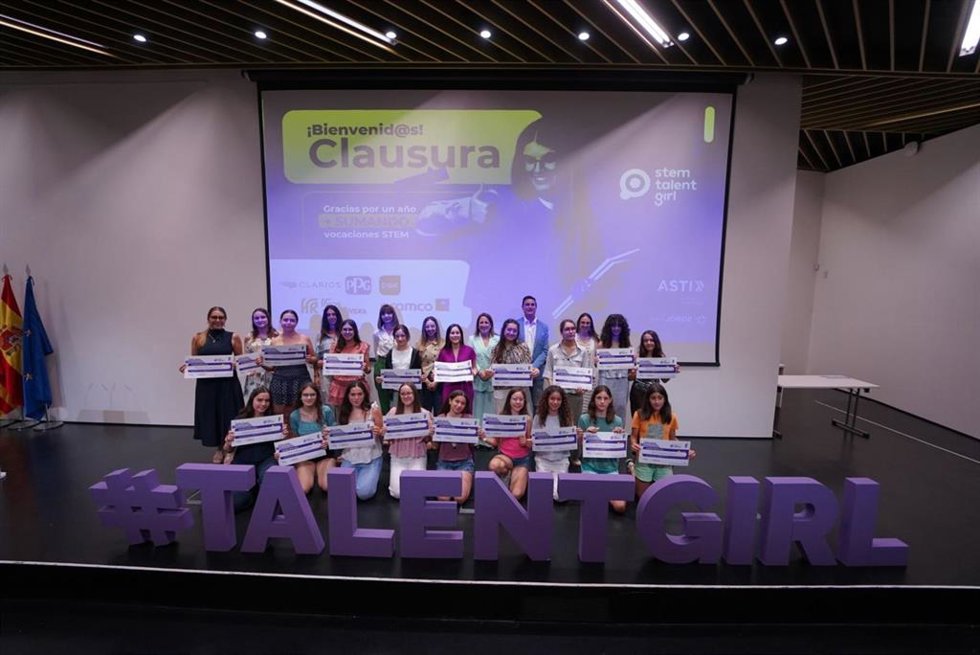 El programa de talento femenino científico-tecnológico STEM Talent Girl clausura su segunda edición en la USJ