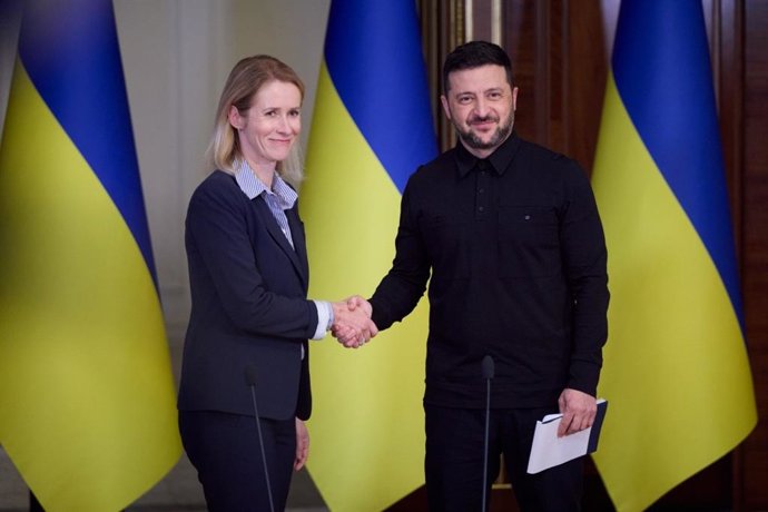 A Alta Representante da União Europeia para a Política Externa, Kaja Kallas, com o presidente da Ucrânia, Volodimir Zelenski.