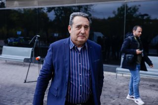 Archivo - Arxiu - L'exalcalde de Sabadell (Barcelona) Manuel Bustos a la seva arribada al judici per una peça del cas Mercuri, en el Jutjat de Barcelona, a 9 de novembre de 2023