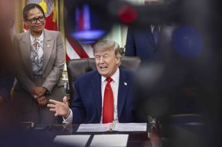 June 11, 2026, Washington, District Of Columbia, USA: US President Donald Trump speaks to reporters about restoring commercial fishing access to areas of the Pacific during a signing ceremony in the Oval Office of the White House in Washington, DC, USA, 1