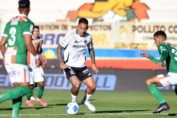 Futbol, Cobresal vs Colo Colo Fecha 29, Liga de primera 2025. El jugador de Colo Colo Alan Saldivia, es fotografiado durante un partido de la liga de primera contra Cobresal disputado en el estadio El Cobre de El Salvador, Chile. 28/11/2025 Alejandro