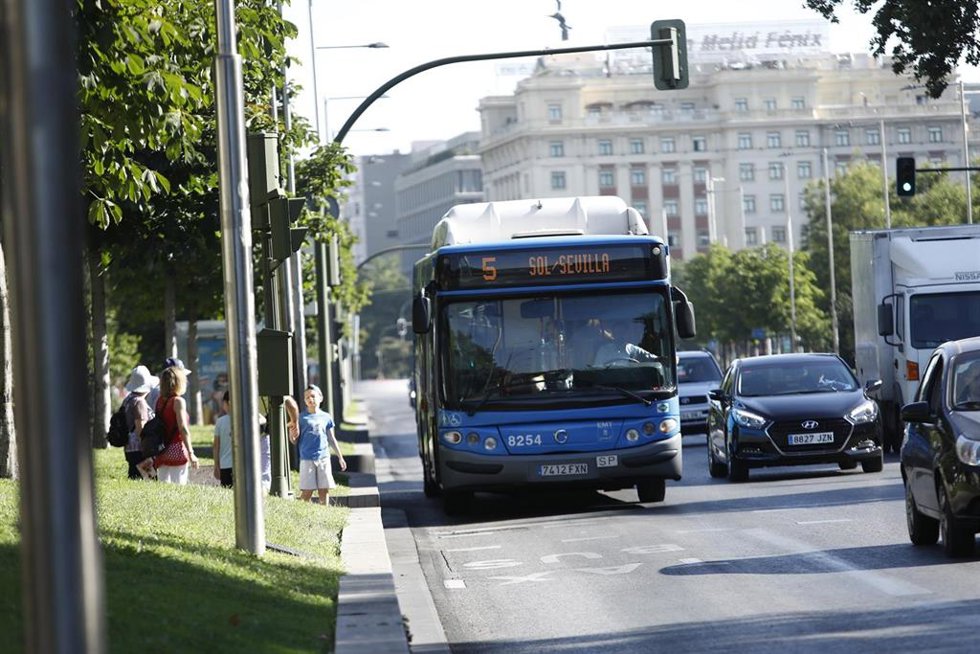 Archivo - Autobús de la EMT