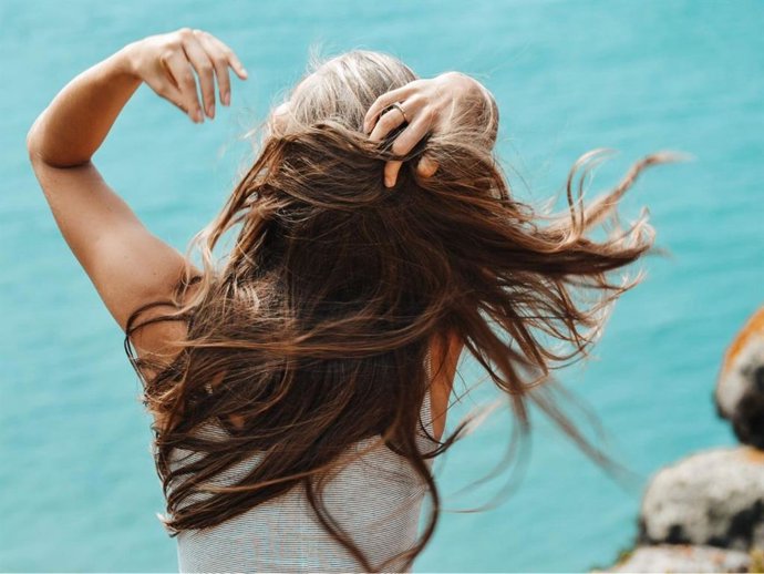 Necesitas esta rutina capilar definitiva para mantener el cabello sano, brillante y perfumado durante el verano