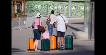 ¿Cuándo se cobra la pensión y la paga extra de verano en 2026? Fechas por banco