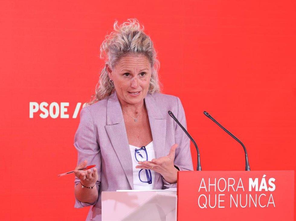 La portavoz de la Comisión Ejecutiva Federal (CEF) del PSOE, Montse Mínguez, durante una rueda de prensa en la sede federal del PSOE, a 18 de mayo de 2026, en Madrid (España).