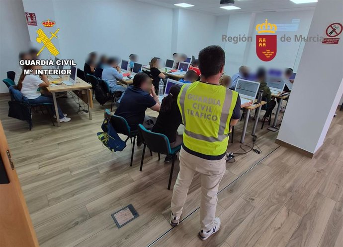 Durante la operación, se ha identificado, localizado e investigado a 13 personas