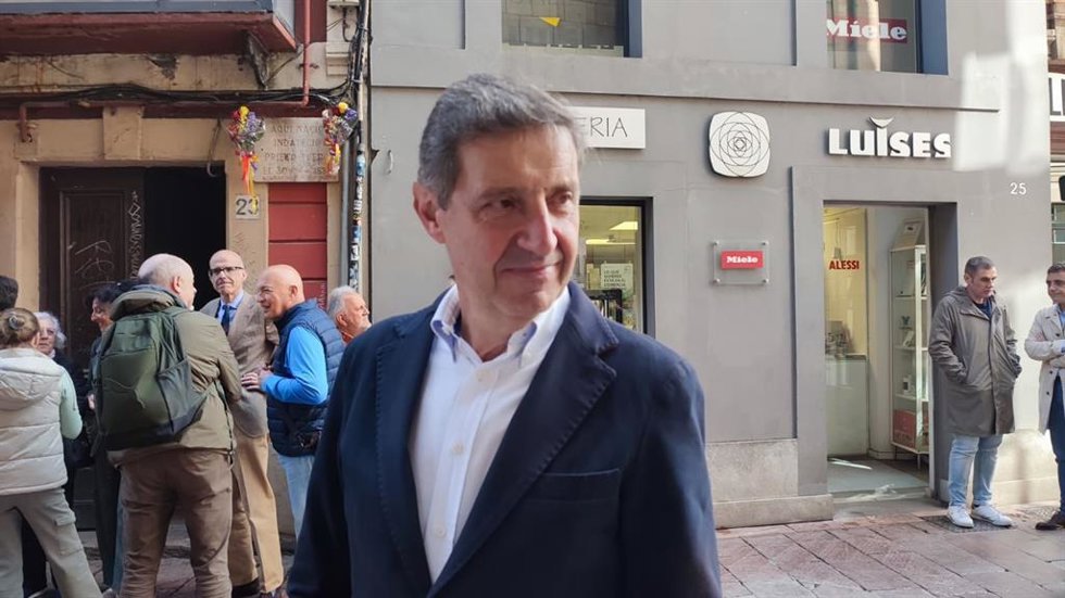 Archivo - El portavoz del PSOE de Oviedo, Carlos Fernández Llaneza.