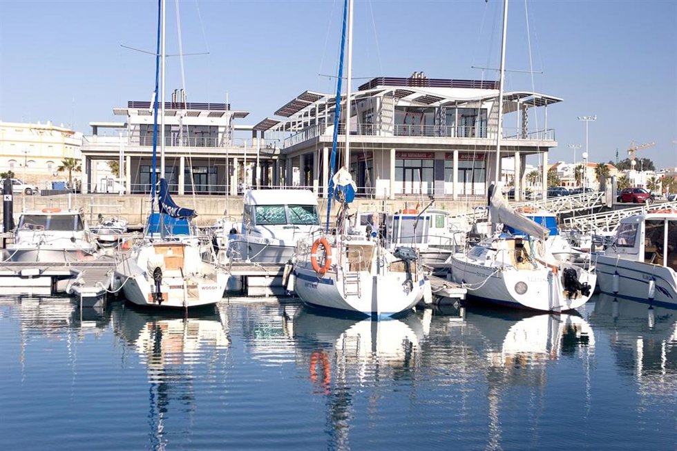 Archivo - Catamaranes en Cádiz.