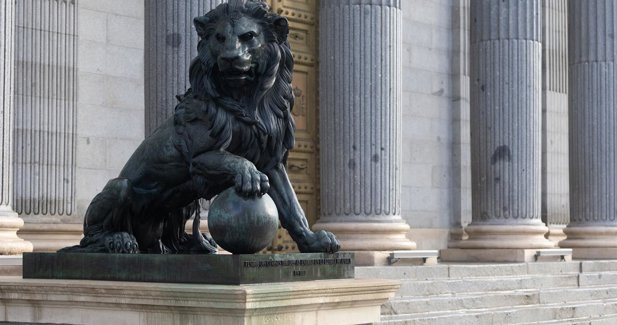 El Congreso aprovecha las Puertas Abiertas para sacar su tienda de recuerdos, con el león de borrar como venta estrella