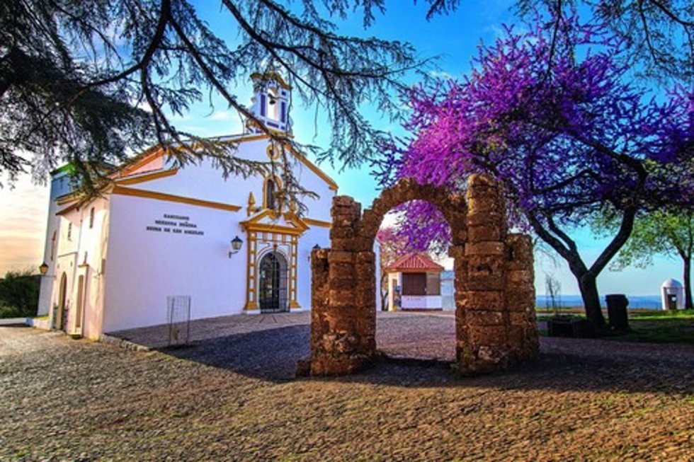 Santuario de la Reina de los Ángeles en la Peña de Arias Montano (Álajar, Huelva).