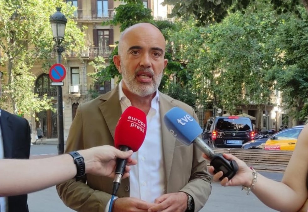 El líder del PP en el Ayuntamiento de Barcelona, Daniel Sirera, en declaraciones a los medios
