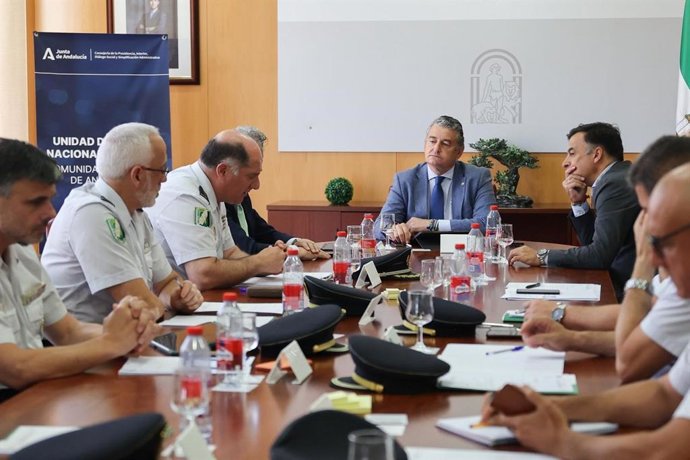 El consejero de Sanidad, Presidencia y Emergencias en funciones, Antonio Sanz, en la Junta Regional de Coordinación de la Unidad de Policía Adscrita a la comunidad autónoma.