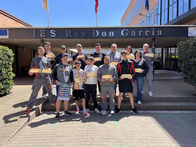 El IES Rey Don García elabora los trofeos del V Torneo Reino de Nájera