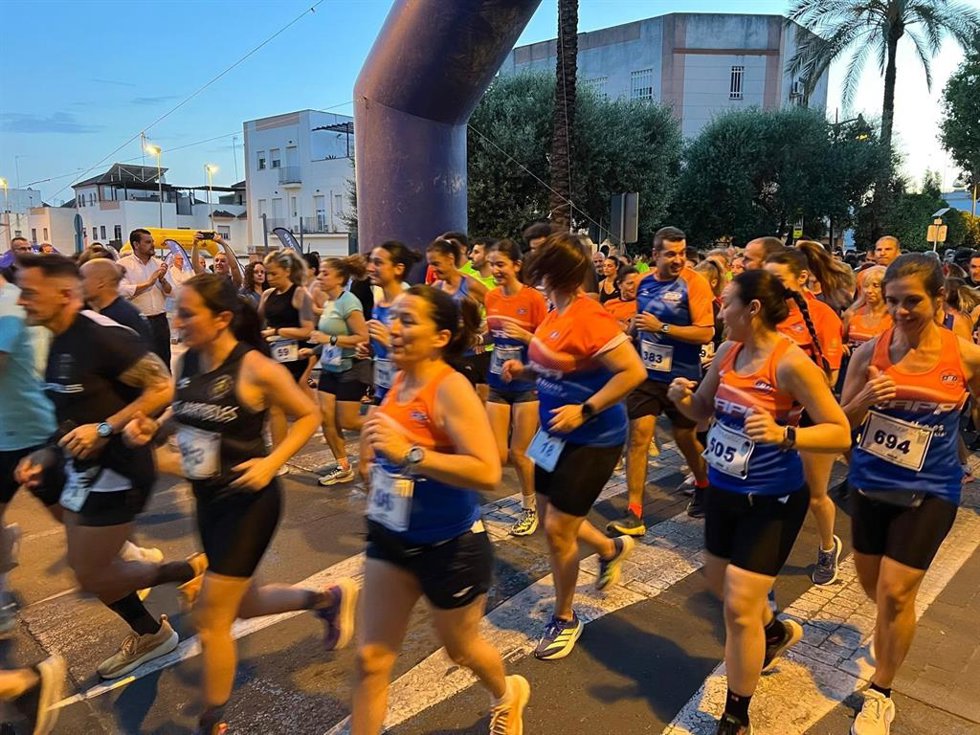 Momento de la XXVII edición de la Carrera Nocturna de Alcalá de Guadaíra (Sevilla)