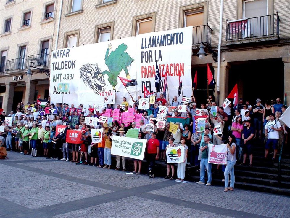 Presentación del manifiesto para exigir la paralización de las obras del TAV.