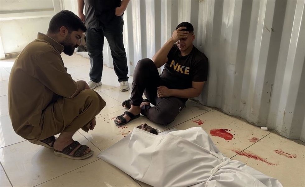 Un cadáver en el hospital Al Auda de Nuseirat, en la Franja de Gaza (archivo)