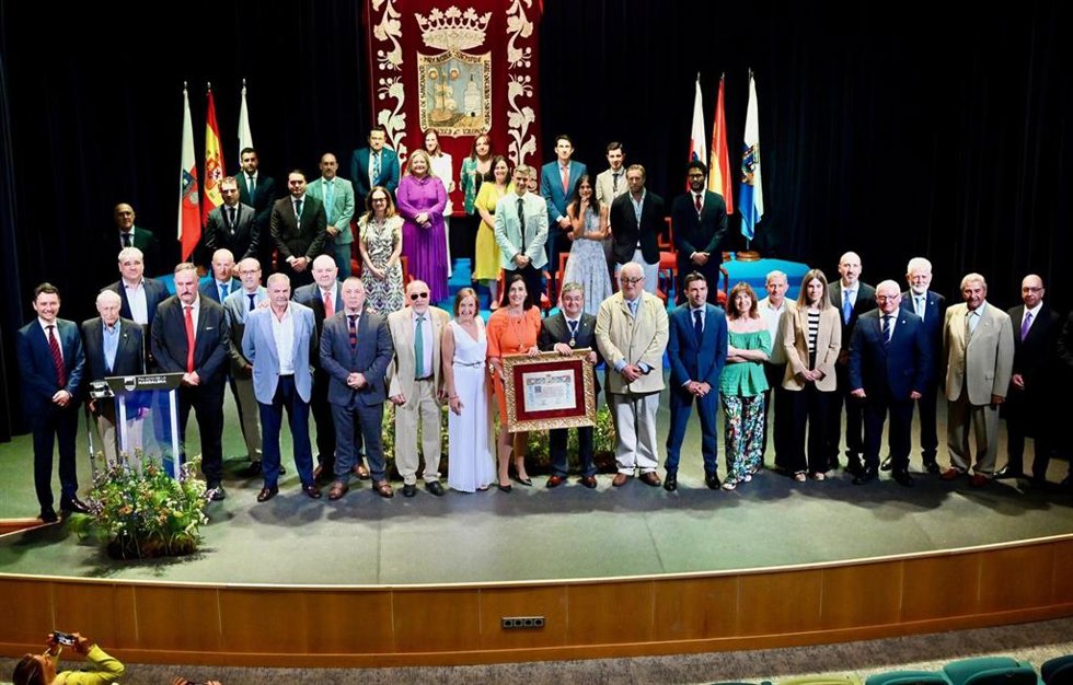 El Colegio de Agentes Comerciales de Cantabria recibe la Medalla de Oro de Santander