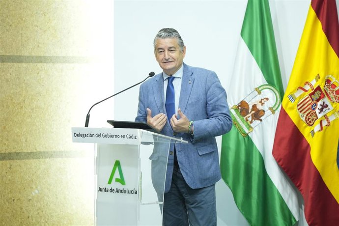 El consejero de Sanidad, Presidencia y Emergencias en funciones, Antonio Sanz, interviene en Cádiz en el acto de homenaje por el Día del Donante de Sangre. A 12 de junio de 2026 en Cádiz (Andalucía, España). 