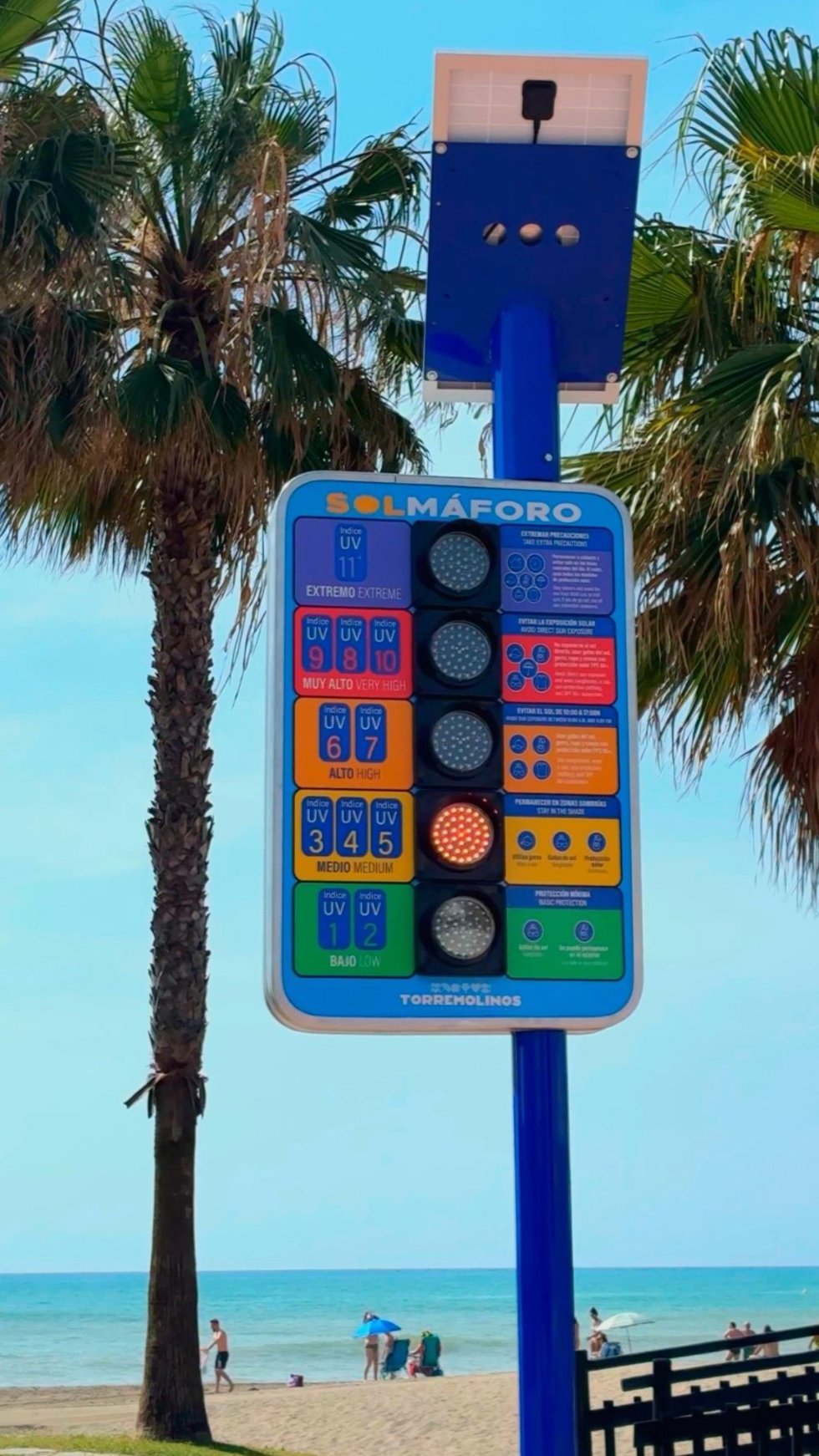 Torremolinos implanta en sus playas semáforos inteligentes con información sobre radiación ultravioleta