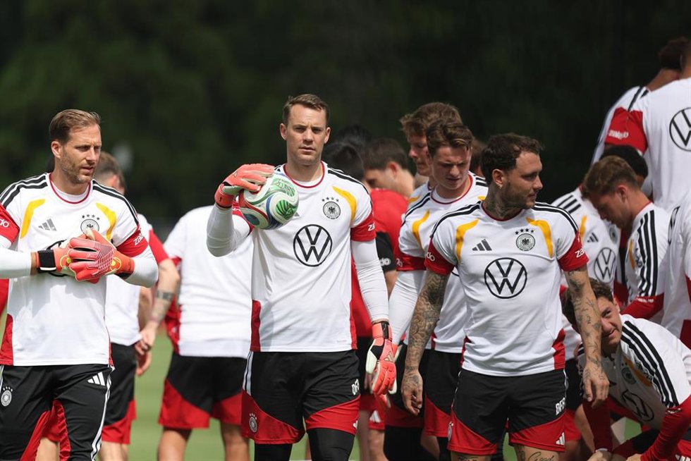 Manuel Neuer durante un entrenamiento de la selección de Alemania