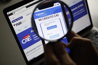 Santiago, 9 de junio de 2026. Imagenes referenciales de pago del Credito Aval del Estado (CAE). Diego Martin/Aton Chile
