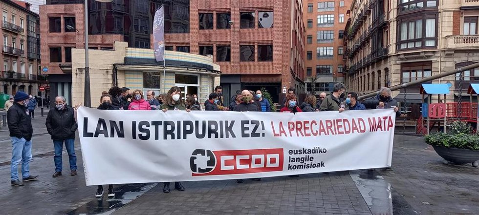 Archivo - Concentración de protesta de CCOO Euskadi por un accidente laboral mortal (archivo)