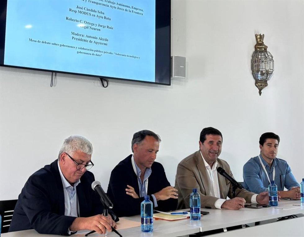 El teniente de alcaldesa José Ignacio Martínez ha participado en la mesa redonda “Gobernanza y colaboración público-privada: soberanía tecnológica y gobernanza del dato”.