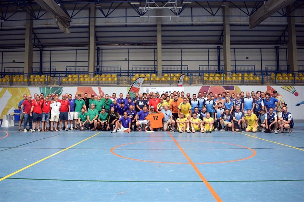 Imagen de los nueve equipos que han participado en la competición nacional de fútbol sala del Ptgas celebrada en la Universidad de Almería.