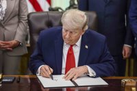 Trump anuncia que el acuerdo provisional con Irán se firmará este domingo