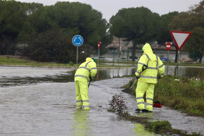 Archivo - En alerta el núcleo urbano de Jerez por la llegada de la borrasca 'Marta'. Imagen de archivo