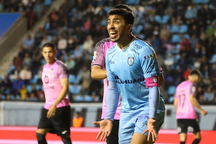 Futbol, Deportes Iquique vs Ohiggins Fecha 24, Liga de primera 2025. El jugador de Deportes Iquique Edson Puch es fotografiado  durante un partido de la liga de primera disputado en el estadio Tierra de Campeones de Iquique, Chile. 17/10/2025 Keyla
