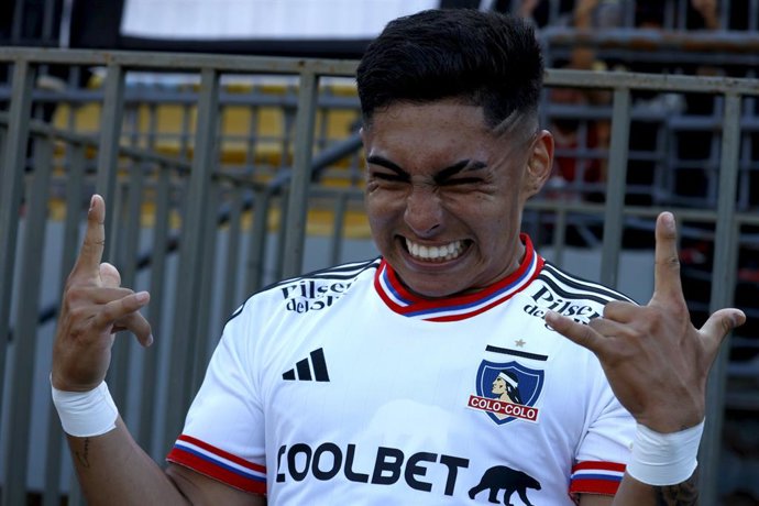 Futbol, Everton vs Colo Colo. Fecha 20, campeonato Nacional 2023. El jugador de Colo Colo Jordhy Thompson celebra su gol contra Everton durante el partido de primera division disputado en el estadio Sausalito de Vina del Mar, Chile. 06/08/2023 Andres