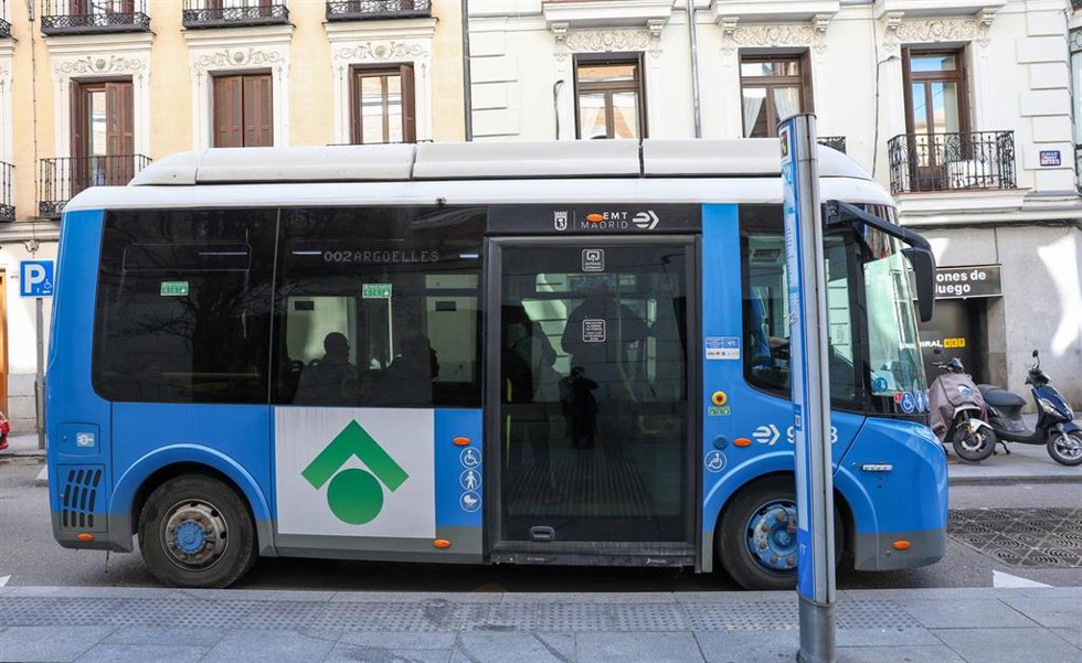 Archivo - Un autobús de la EMT