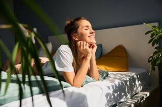 Archivo - Mujer feliz sin estrés.