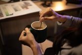 Foto: ¿Duermes bien tras tomar café? Tu cerebro puede estar descansando menos de lo que crees