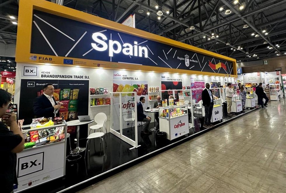 Imagen de los expositores de las empresas regionales que han participado en la Seoul Food & Hotel.